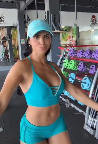 1. Desirable Yesli Gómez Shows Cleavage in Turquoise Sport Bra in the Sports Club (Side Boob)