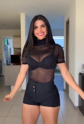 1. Sexy Yesli Gómez Shows Cleavage in Top