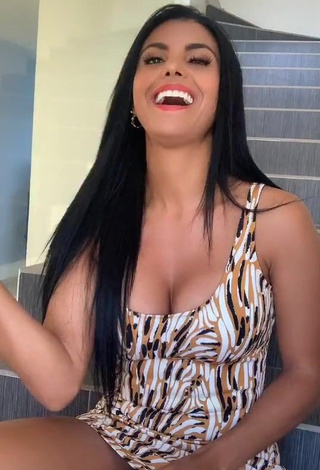 4. Hot Yesli Gómez Shows Cleavage in Dress