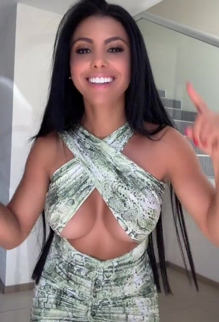 3. Seductive Yesli Gómez Shows Cleavage in Snake Print Dress (Underboob, Side Boob)