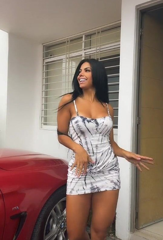 Sexy Yesli Gómez Shows Cleavage in Dress