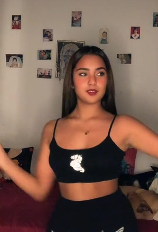 1. Sexy Yess Shows Cleavage in Crop Top