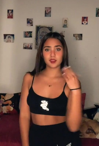 Sexy Yess Shows Cleavage in Crop Top