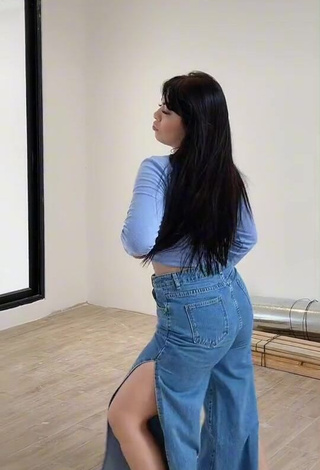 Hot Yessica Carcamo in Blue Crop Top while Twerking (Side Boob)