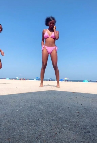 3. Hot Zoe Olivia Shows Cleavage in Pink Bikini