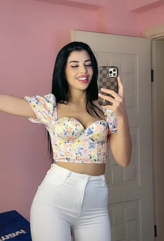 4. Desirable Zekiye Shows Cleavage in Crop Top