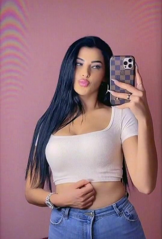 1. Hottie Zekiye Shows Cleavage in White Crop Top