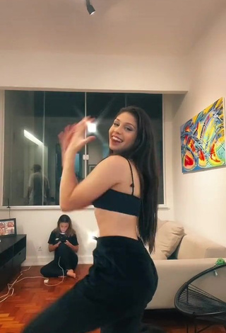 4. Sexy Amanda C Shows Cleavage in Black Crop Top