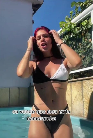 3. Sexy Amanda C Shows Cleavage in Bikini at the Pool