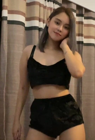 3. Sexy April Joy Barrueso Shows Cleavage in Black Crop Top