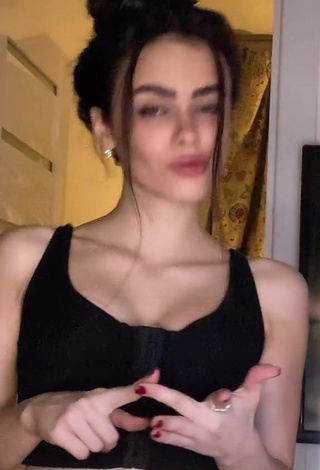 1. Hot Alena Chaikina Shows Cleavage in Black Crop Top