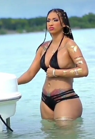 1. Sexy Aliany García in Black Bikini in the Sea (Side Boob)