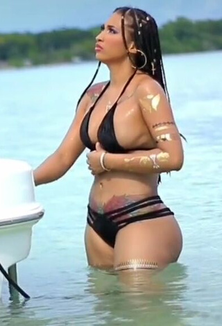 3. Sexy Aliany García in Black Bikini in the Sea (Side Boob)