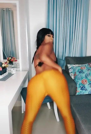 1. Sweetie Aliany García Shows Butt while Twerking