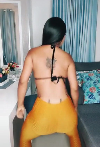 4. Sweetie Aliany García Shows Butt while Twerking