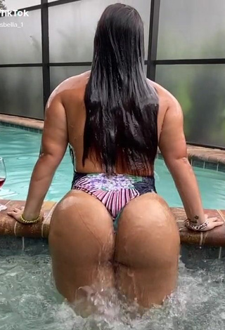 3. Sweetie arysbella_1 Shows Big Butt at the Pool