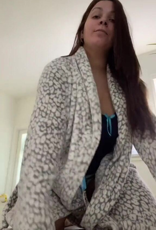 3. Sexy arysbella_1 Shows Nipples without Brassiere (Side Boob)