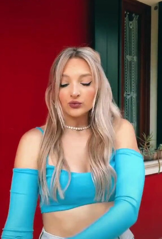 3. Desirable Aurorabaru Shows Cleavage in Turquoise Crop Top