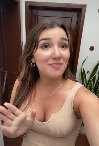 Desirable Axandraaa Shows Cleavage