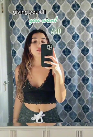 1. Sexy Axandraaa Shows Cleavage in Black Crop Top