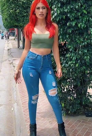 4. Hot Jissela López Shows Butt in a Street