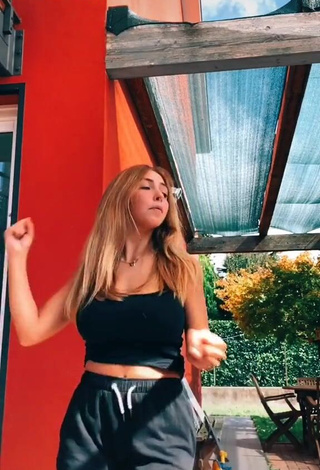 1. Hot Susanna Bonetto Shows Cleavage in Black Crop Top and Bouncing Boobs