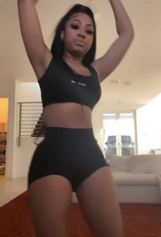 1. Hot Duo City Girls in Sport Bra while Twerking