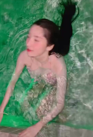 3. Sexy Nuntida Chuangchoo Shows Cleavage in Bikini at the Swimming Pool