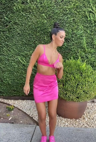 3. Sexy Cristina Pedroche Shows Cleavage in Pink Crop Top