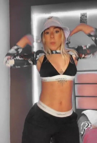 Chantall Pizzino Looks Elegant in Crop Top and Bouncing Tits