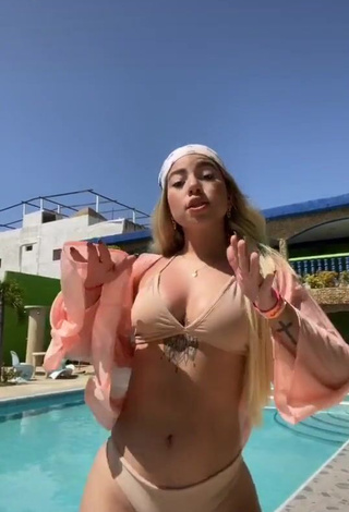 1. Fine Chantall Pizzino Shows Cleavage in Sweet Beige Bikini at the Swimming Pool and Bouncing Tits