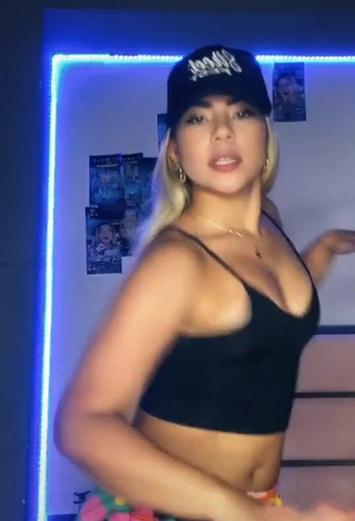 4. Elegant Chantall Pizzino Shows Cleavage in Black Crop Top and Bouncing Boobs