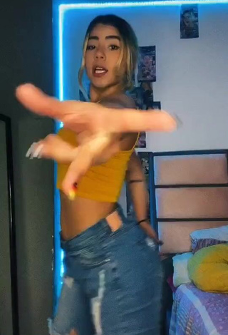 Chantall Pizzino Looks Magnificent in Crop Top and Bouncing Tits