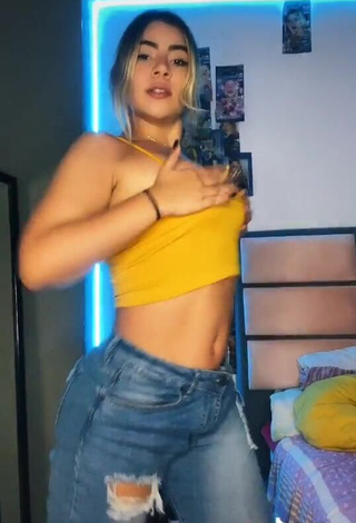 4. Chantall Pizzino Looks Magnificent in Crop Top and Bouncing Tits