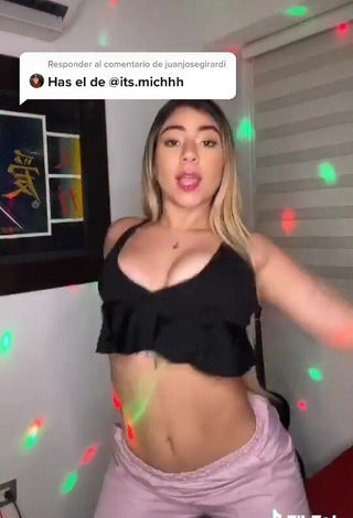 4. Chantall Pizzino Looks Dazzling in Black Crop Top and Bouncing Boobs