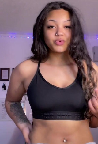 3. Sexy Dellecia Ann Marie Ethier Shows Cleavage in Black Crop Top