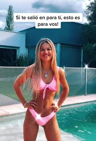 1. Emiestoco Looks Erotic in Pink Bikini at the Swimming Pool