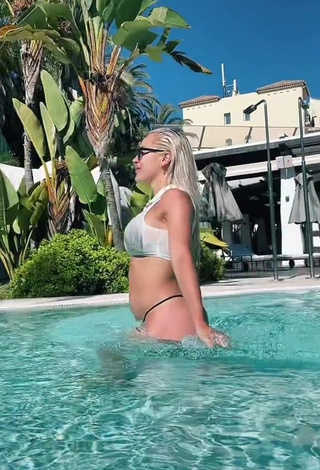 3. Beautiful Erna Husko Shows Cleavage in Sexy White Crop Top at the Swimming Pool