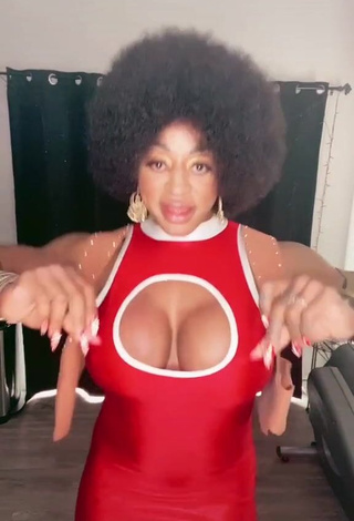 1. Hot Monique Jones Shows Cleavage in Dress