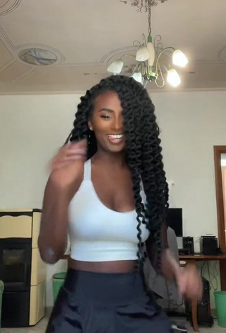 Hot Hanna Braids Shows Cleavage in White Crop Top