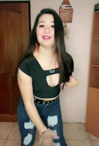1. Desirable Christel Quiroz Shows Cleavage in Black Crop Top