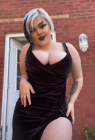 3. Sexy Hollymarie Shows Cleavage in Black Dress