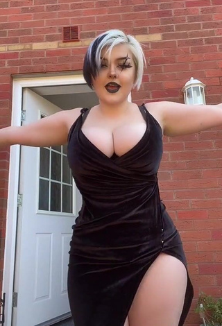 4. Sexy Hollymarie Shows Cleavage in Black Dress