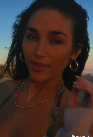 4. Sexy Iris Shows Cleavage in Bikini