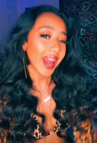 4. Sexy Jayla Marie Shows Cleavage in Leopard Crop Top