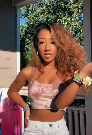 1. Desirable Jayla Marie Shows Cleavage in Crop Top and Bouncing Tits