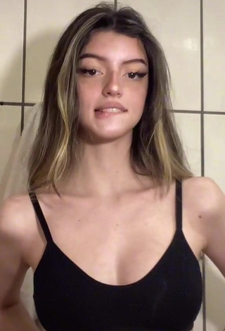 3. Hot Julia Turati Shows Cleavage in Black Crop Top