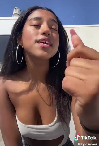 Seductive Kyla Imani Shows Cleavage