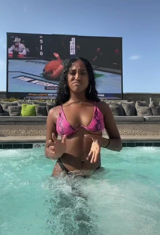 Hot Kyla Imani Shows Cleavage in Bikini at the Pool