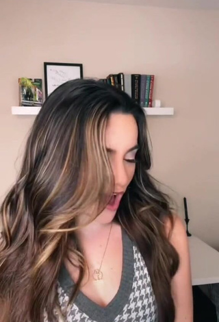 Sexy Liana Ramirez Shows Cleavage in Crop Top